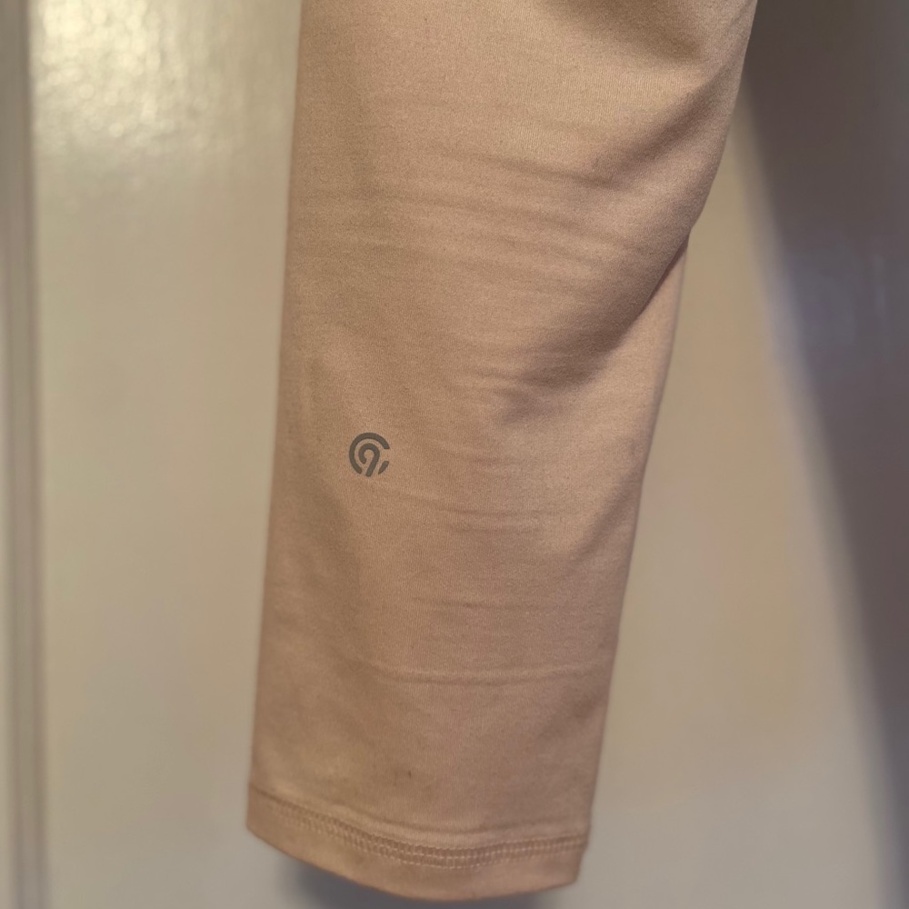 Champion 9 Two-Tone High Waisted Capri Legging SM - Picture 6 of 10